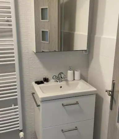 Dum Nad Jezerem - Ii. Most