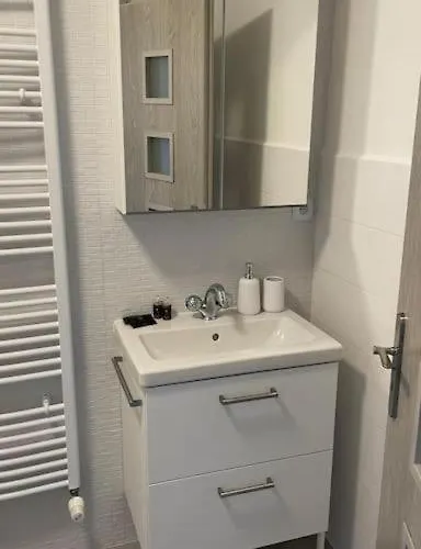 Dum Nad Jezerem - Ii. Most